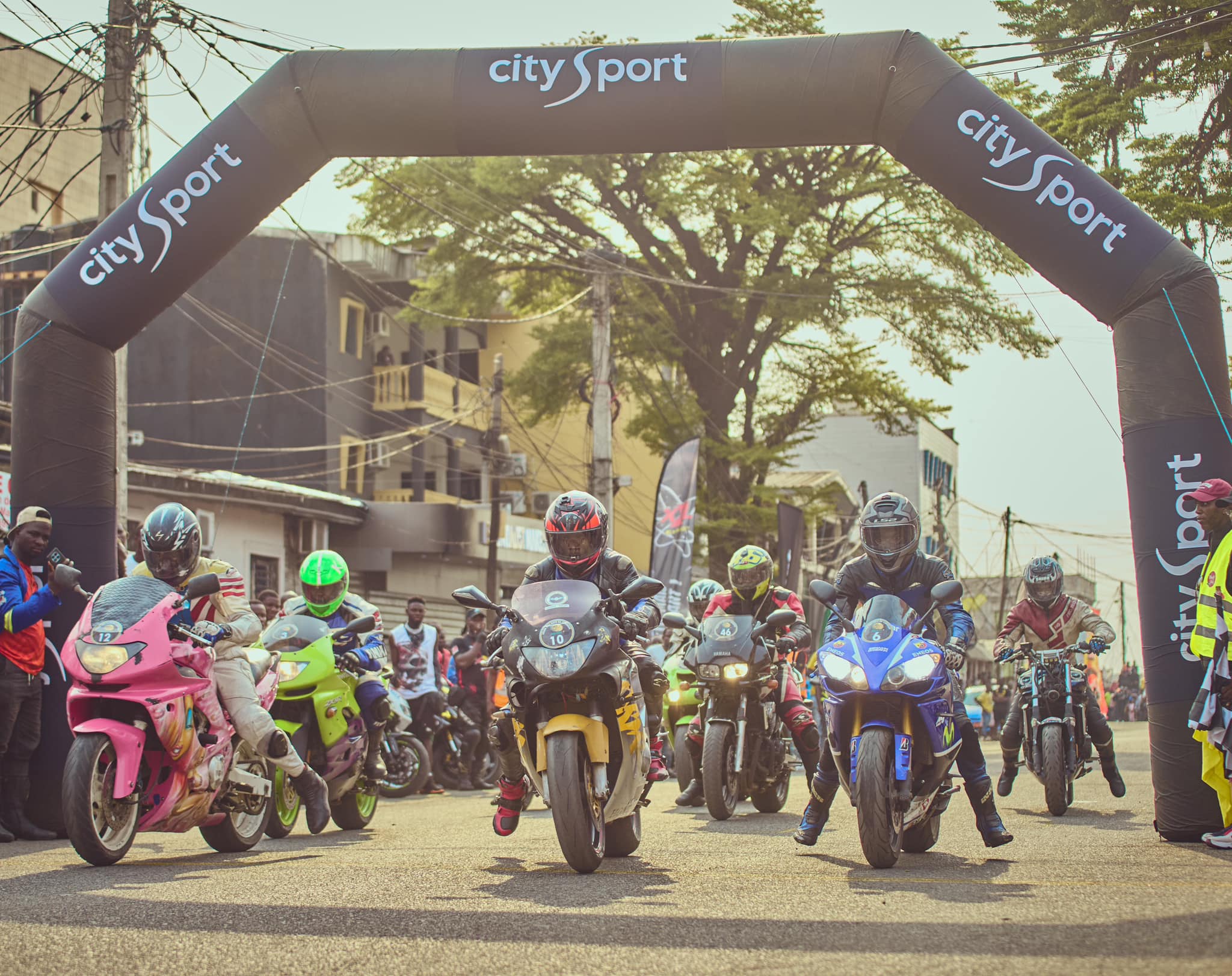 Motoooo.jpg (398 KB)