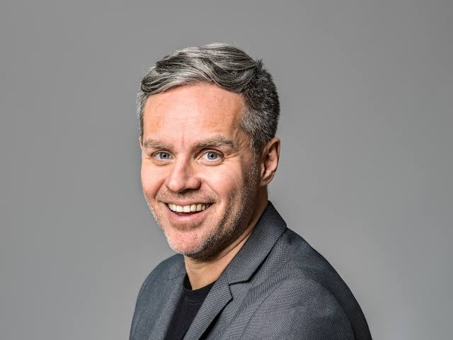 PETER VAN.jpeg (24 KB)